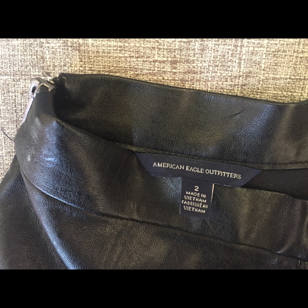 Short leatherette skirt